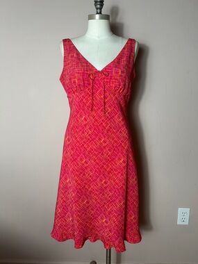 VTG Express Pink and Orange Patterned V-Neck Sun Dress satin size M ruffle hem